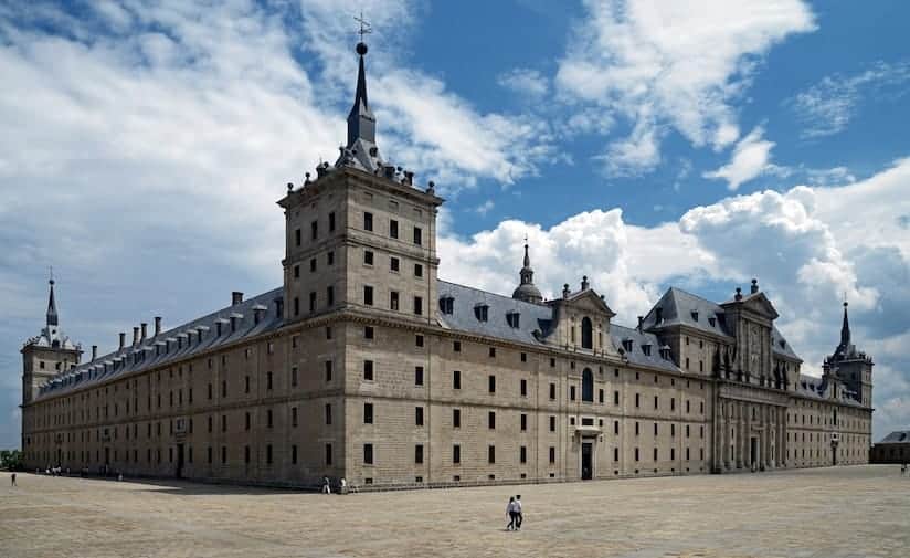 マドリードのエル・エスコリアルの修道院と王室用地